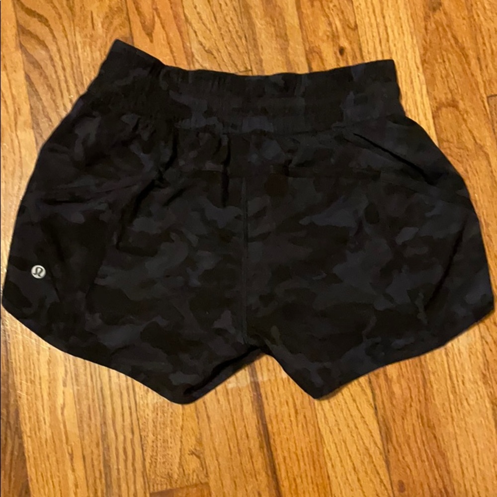 NWOT tracker camo lululemon shorts